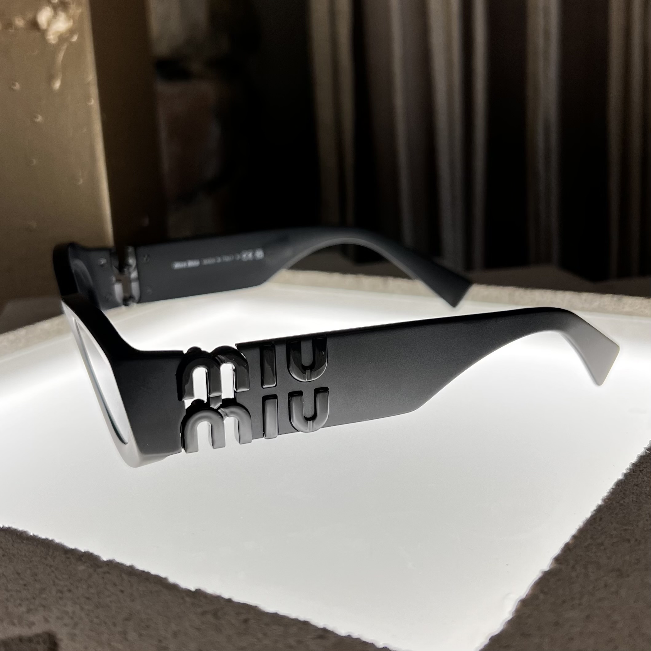 Окуляри сонцезахисні MIU MIU MU 11WS 1BO5S0 54 21 135 3N 4 Окуляри сонцезахисні MIU MIU MU 11WS 1BO5S0 54 21 135 3N — фото 4