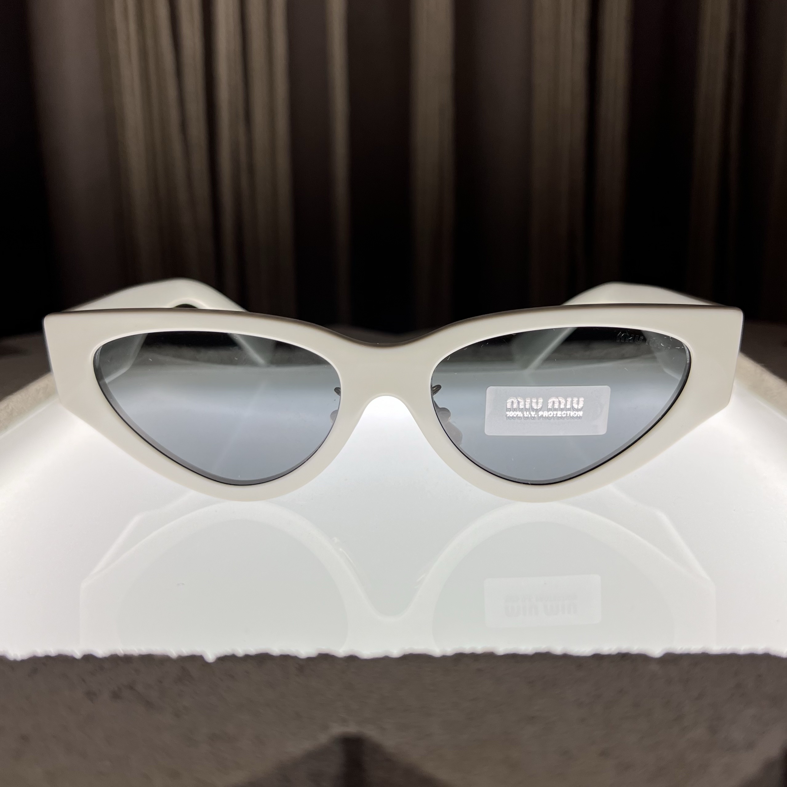 Окуляри сонцезахисні MIU MIU SMU 03Z 54 17 142-5SO 140 3N 4 Окуляри сонцезахисні MIU MIU SMU 03Z 54 17 142-5SO 140 3N - Зображення 4