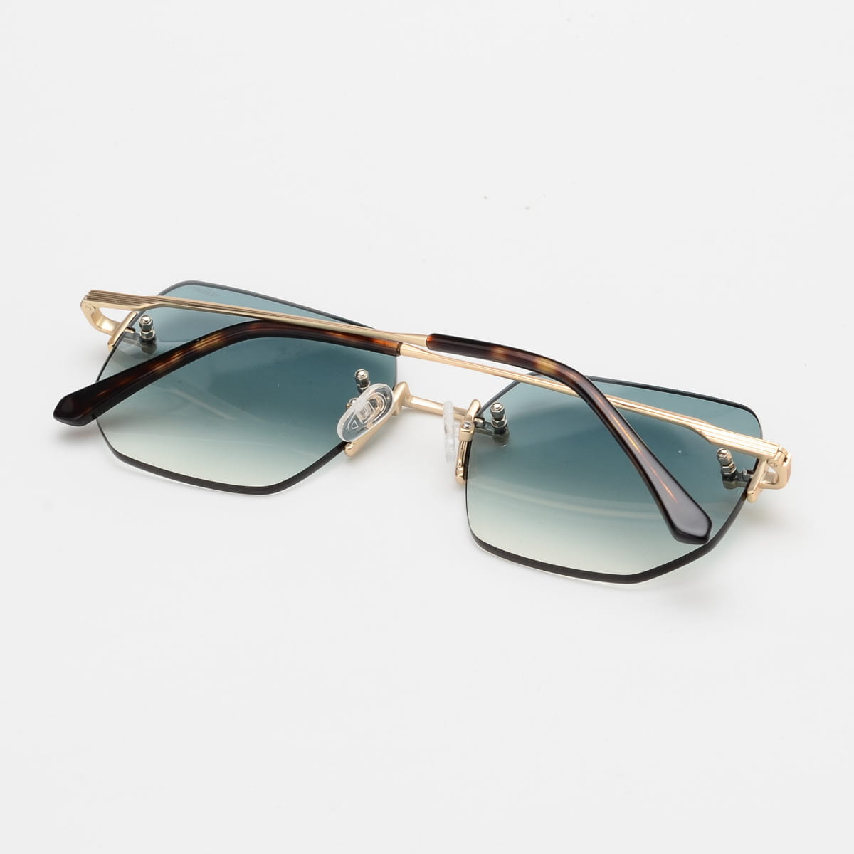 Окуляри сонцезахисні VESSUM VSM13 C04 3 Окуляри сонцезахисні VESSUM VSM13 C04 - Зображення 3